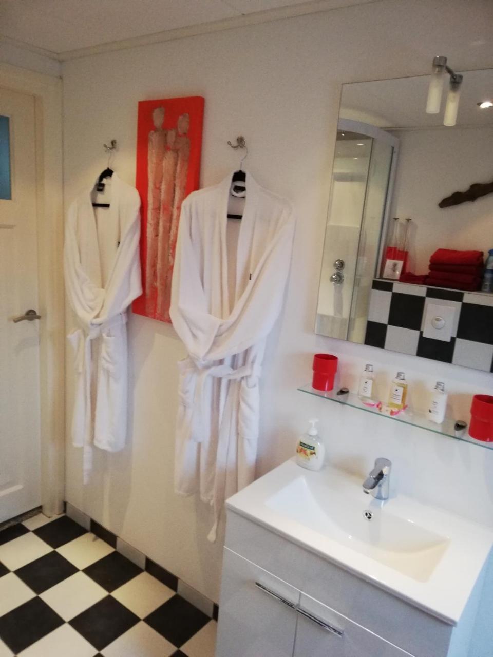 Rest En Romte Bed & Breakfast Birdaard Exterior photo